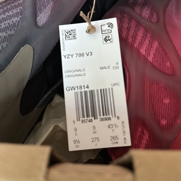 Yeezy 700 by Adidas - Picture 4 of 4